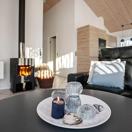 8 Person In L S Laeso