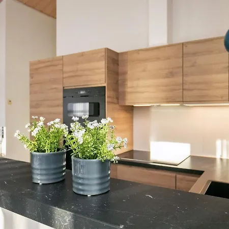 8 Person In L S Laeso