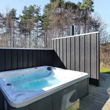 8 Person In L S * Laeso