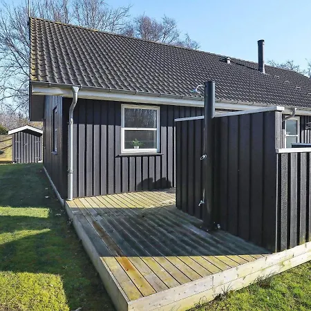 8 Person In L S * Laeso