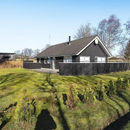 8 Person In L S * Laeso